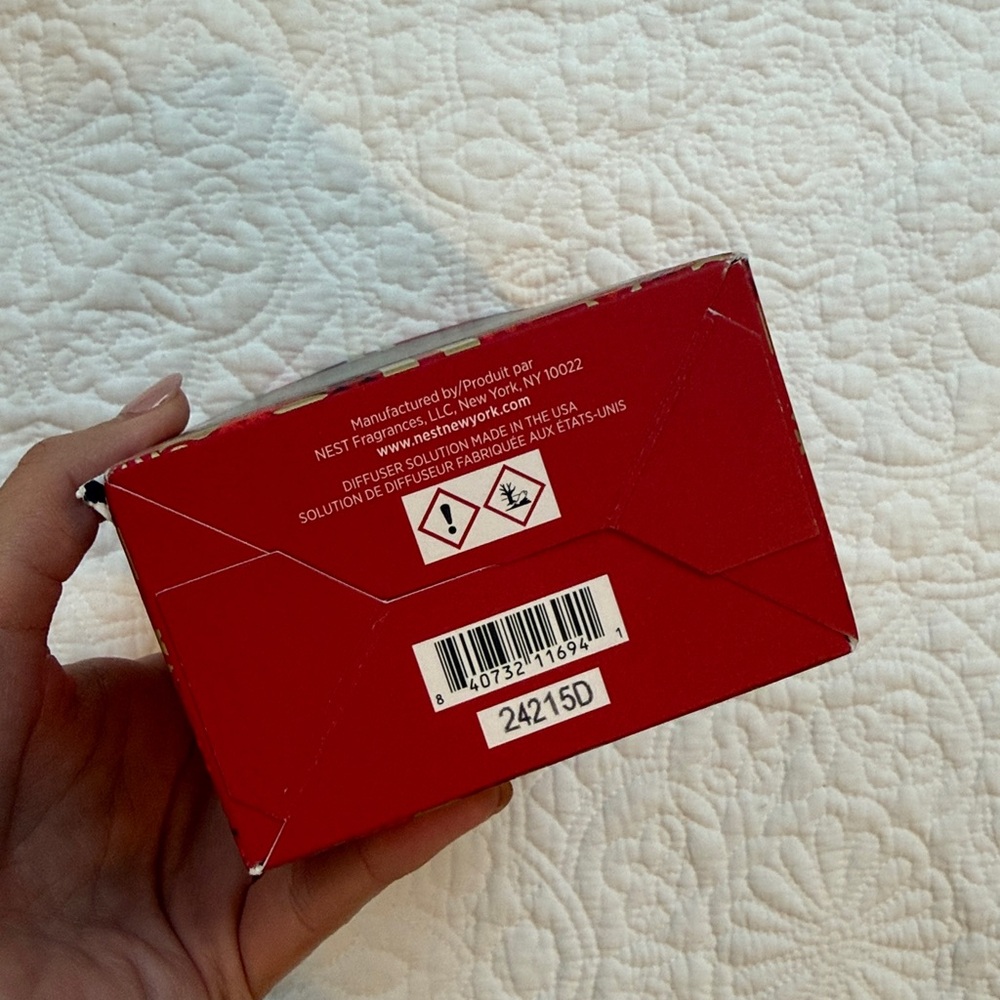 NIB NEST Holiday Reed Diffuser - Picture 6 of 6